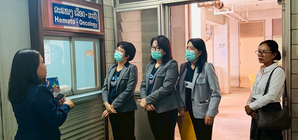 Nurses from Lao and Thailand discuss patients experiences with AI in the Oncology department
